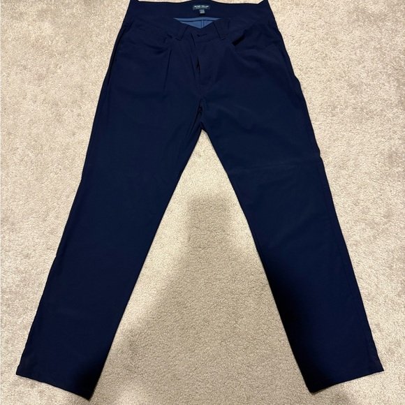 Peter Millar Bingham Pants
32 x 28
LIKE NEW - Only worn once!
Navy - Picture 1 of 3